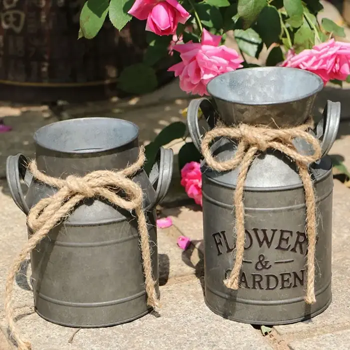 Pot de fleurs vintage en fer