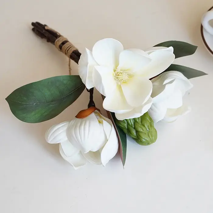 1 Bouquet, 4 fleurs simulées attachées avec de grandes