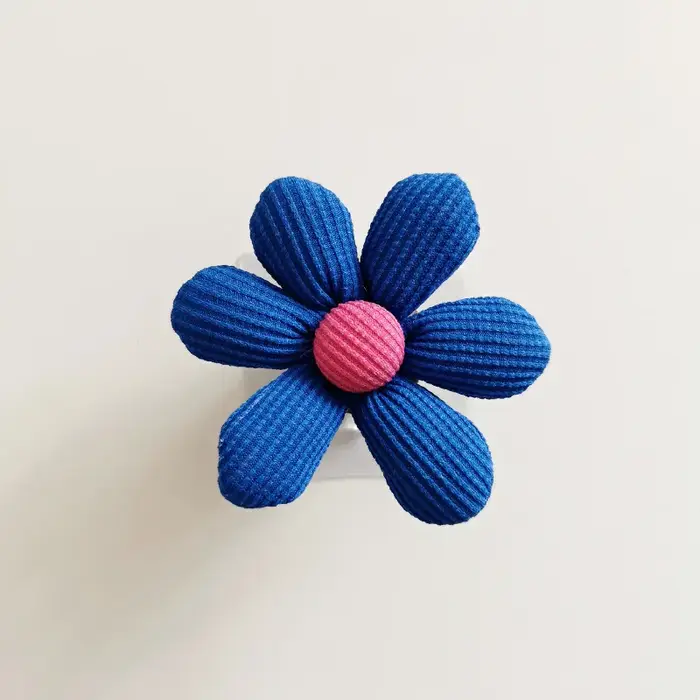 Crochet à fleurs support minimaliste