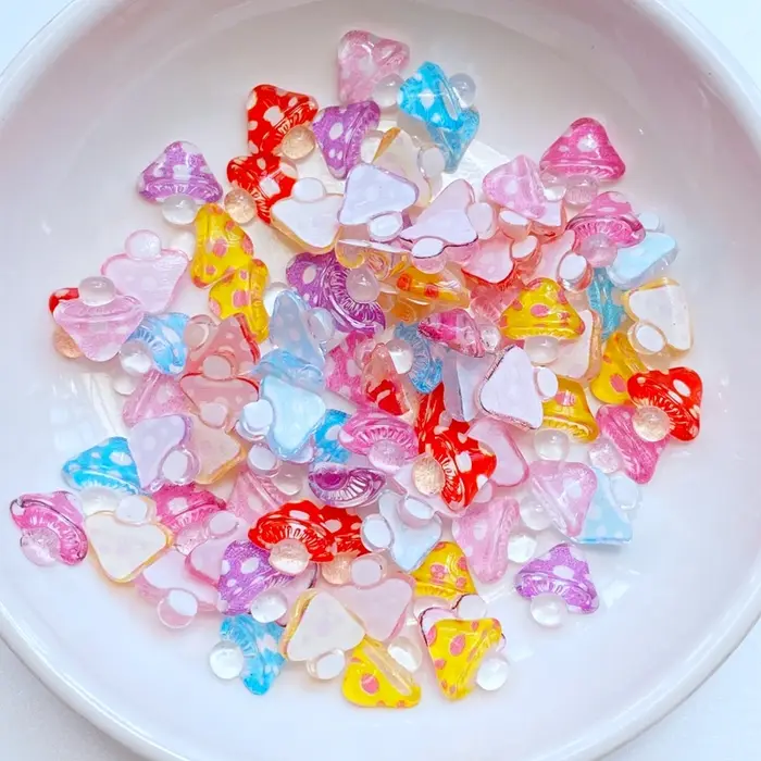 50 pièces Mini figurines artisanales mignonnes en résine de champignon brillant
