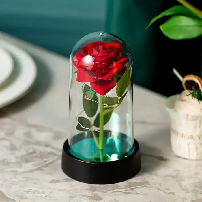 Rose en feuille d'or dans un dôme en verre, fleur éternelle lumineuse, cadeaux pour petite amie ou é