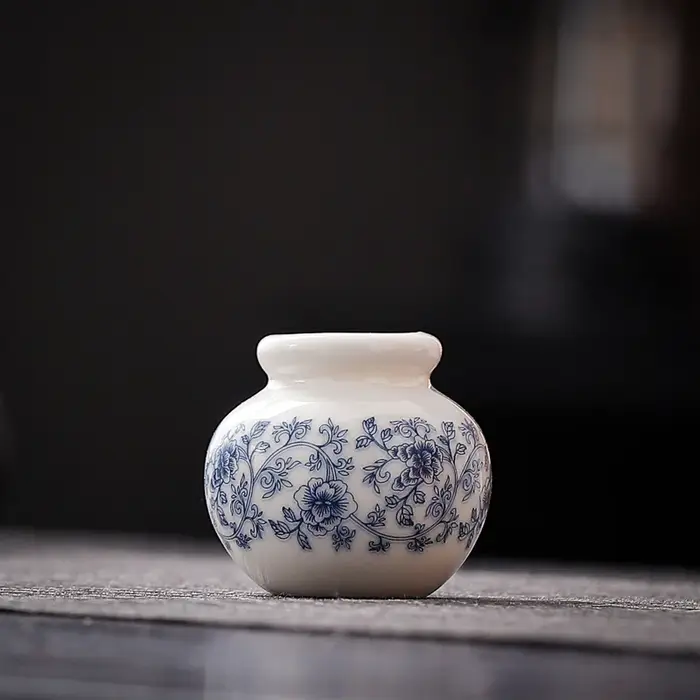 Mini Vase à fleurs en porcelaine Bodied fine bleue et blanche
