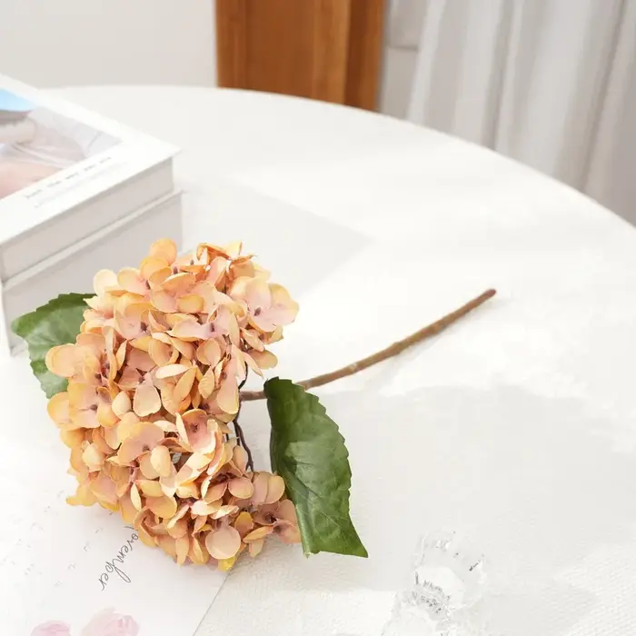 Fleurs artificielles, champignon rétro