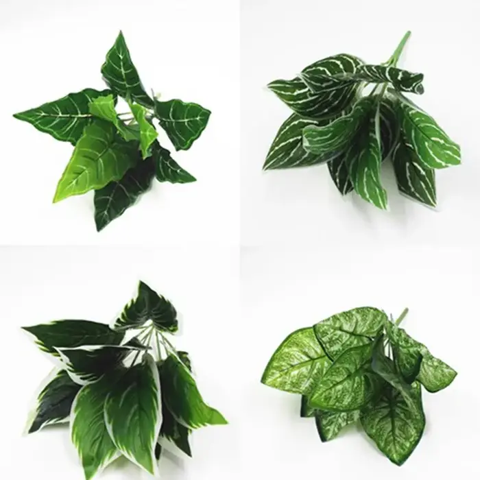 Plantes de fougère en plastique vert