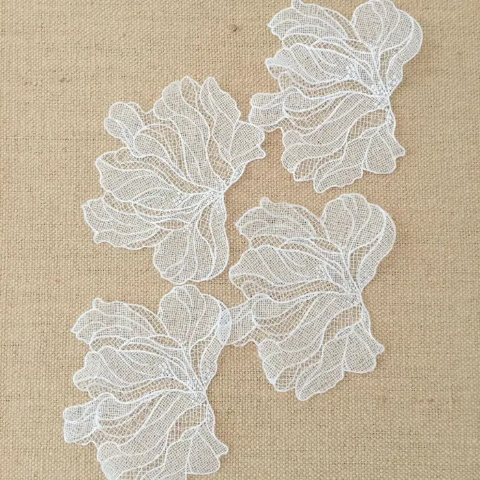 Patch de fleurs en maille blanche
