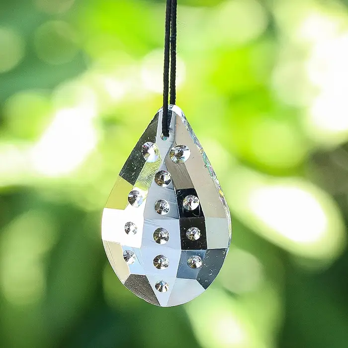 Pendentif en cristal de loquat en forme de larme colorée