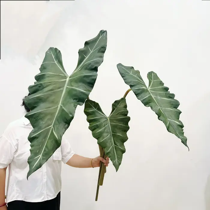 Plante verte en PU simulée