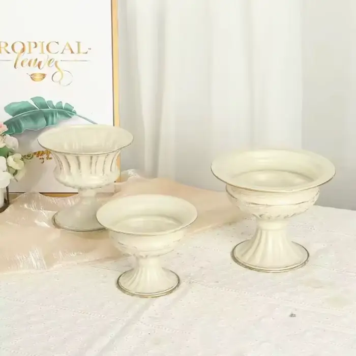 Pot de fleurs vintage en métal blanc