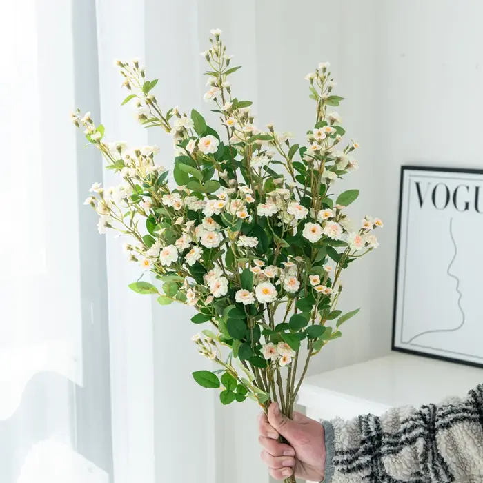 Bouquet de marguerites artificielles fait à la main