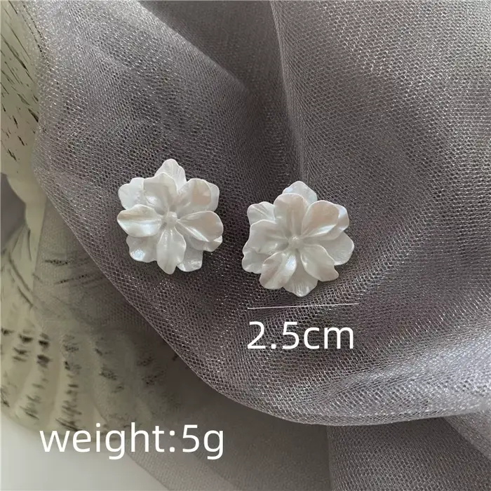 Grande fleur de camélia blanche
