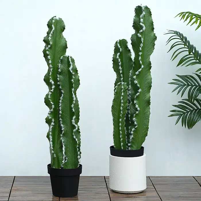 Plantes tropicales artificielles avec pot