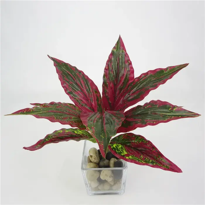 Plante verte artificielle en plastique