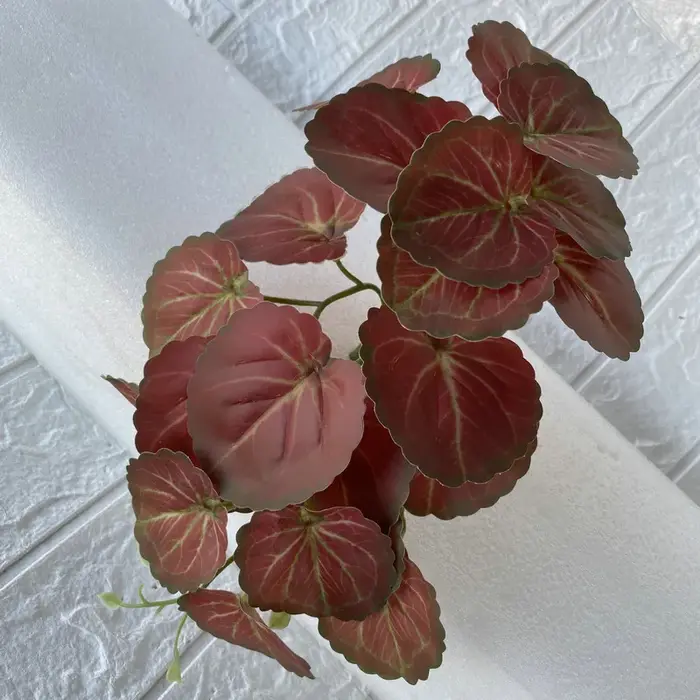 Plantes vertes artificielles en pot