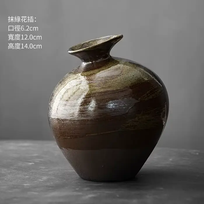 Vase en terre cuite noir