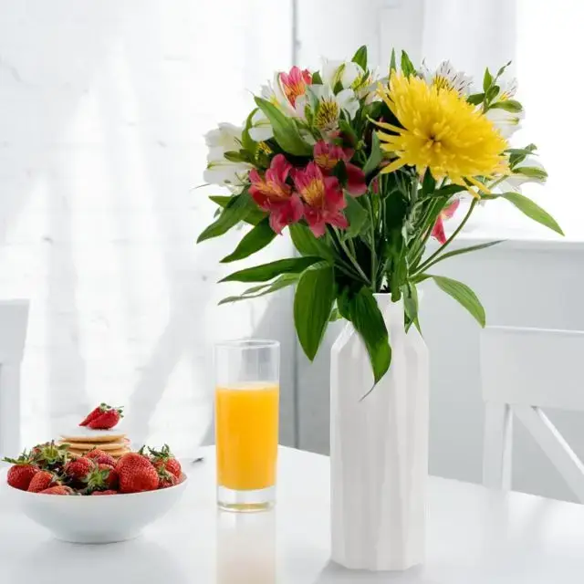 Vase en plastique pour décoration de fleurs séchées