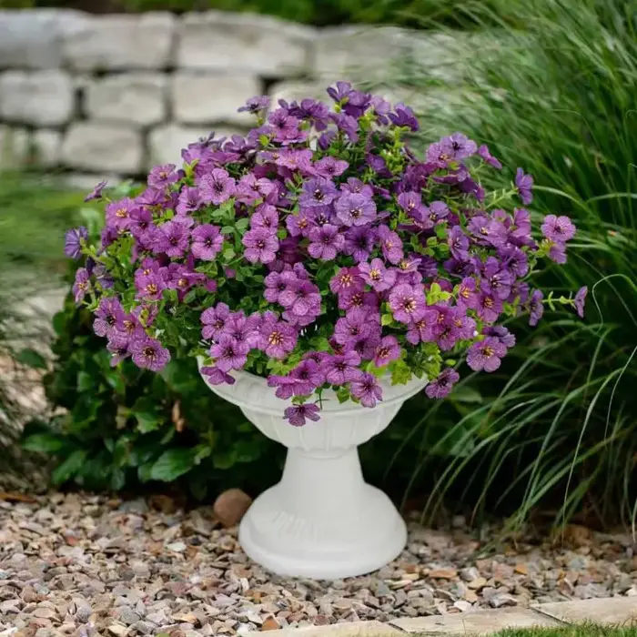 Bouquet de fleurs violettes artificielles