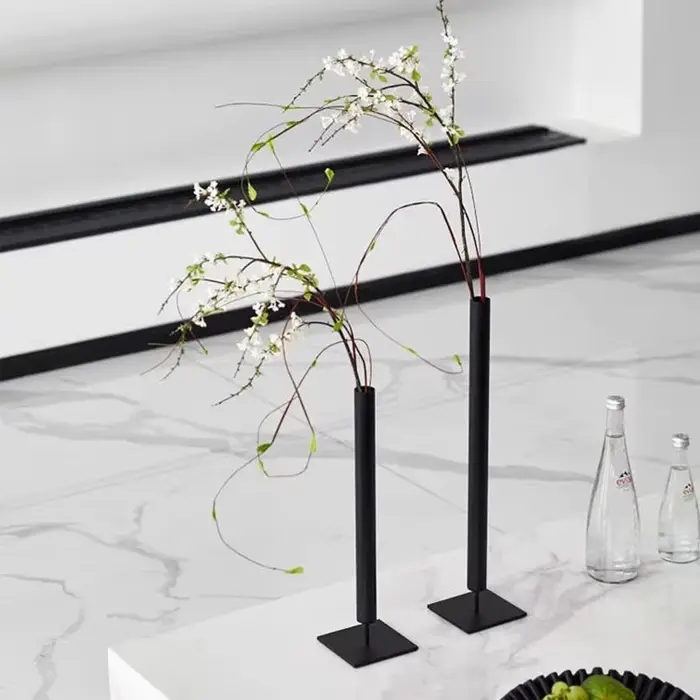 Vases à fleurs séchées en métal