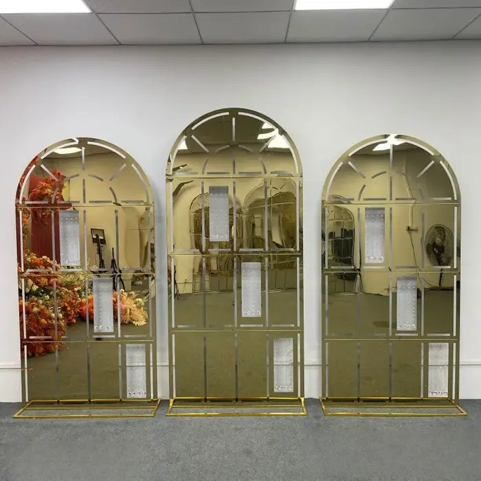 Cadre en arc de fleurs pour mariage