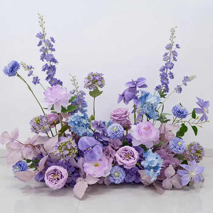 Arrangement de fleurs artificielles violettes luxueux