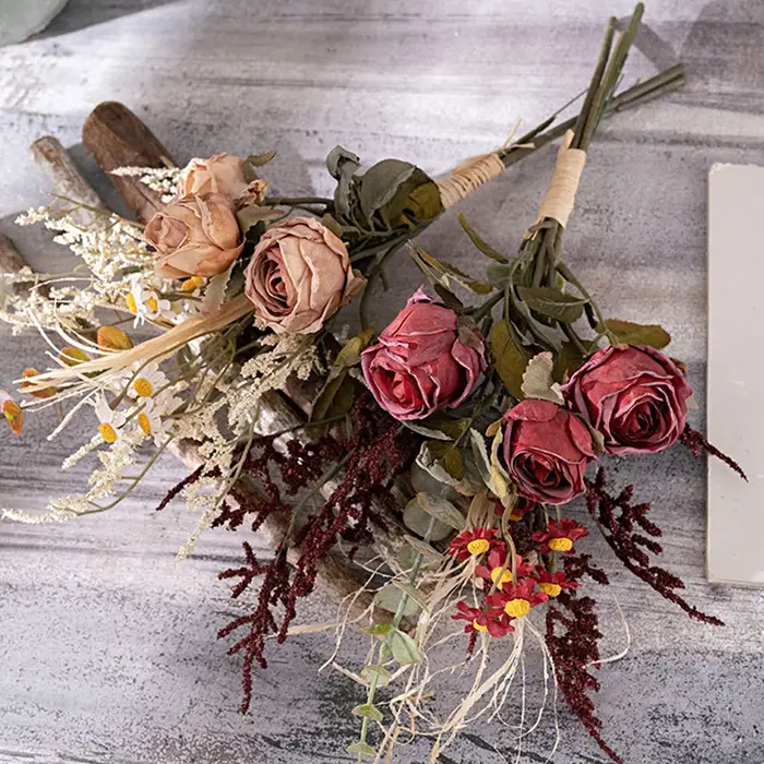 Bouquet de roses séchées de style français rétro