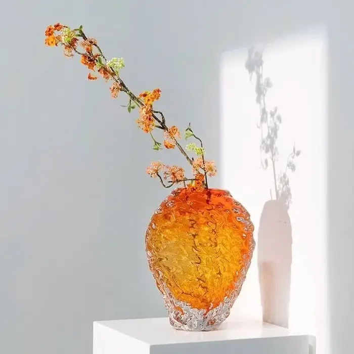Vase en verre moderne, Arrangement de fleurs