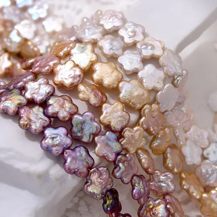 Perles d'eau douce naturelles en fleur de prunier baroque