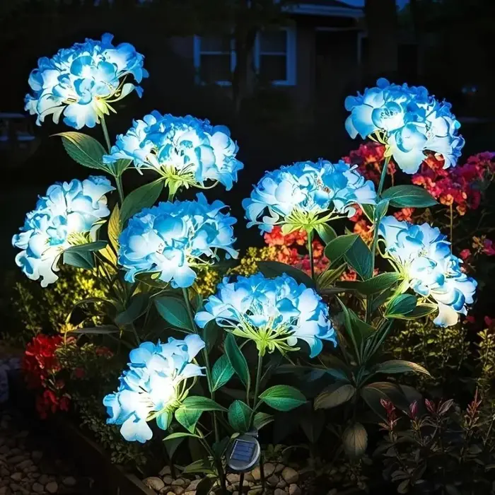 Lampe solaire à 3 têtes en forme d'hortensia pour pelouse