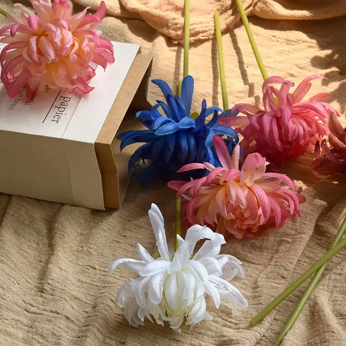 15/20 pièces de chrysanthèmes artificiels en soie bleus