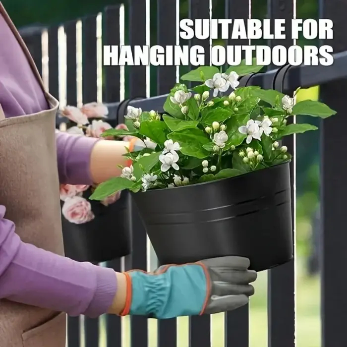 Pots de fleurs en fer avec trous et crochets de proximité