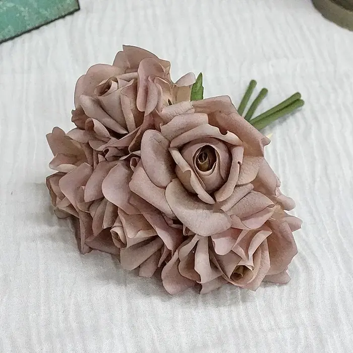 Roses artificielles hydratantes au toucher réel