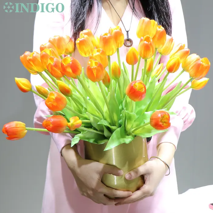 Bouquet de tulipes rouges (3 fleurs + 2 bourgeons)