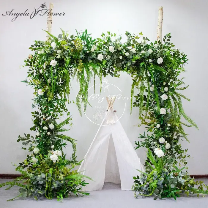 Plantes vertes personnalisées pour décoration d'arche de mariage