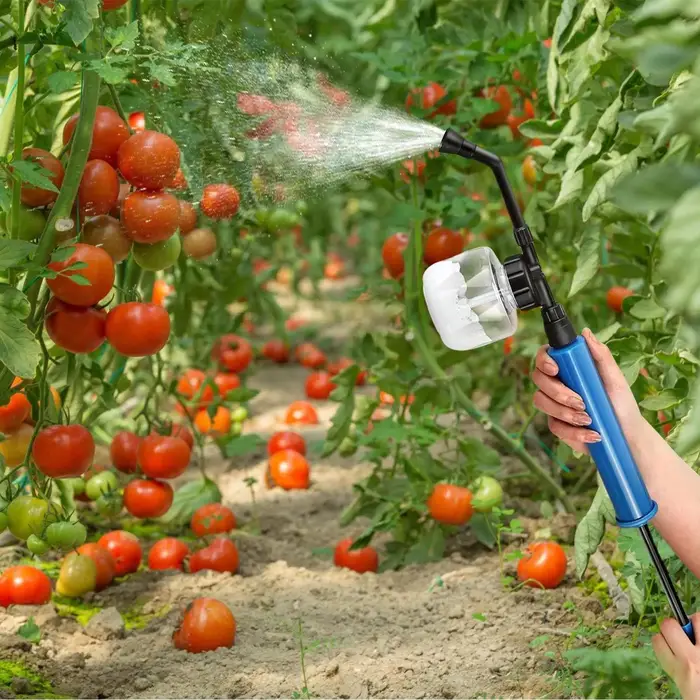 Distributeur applicateur de poudre de jardin