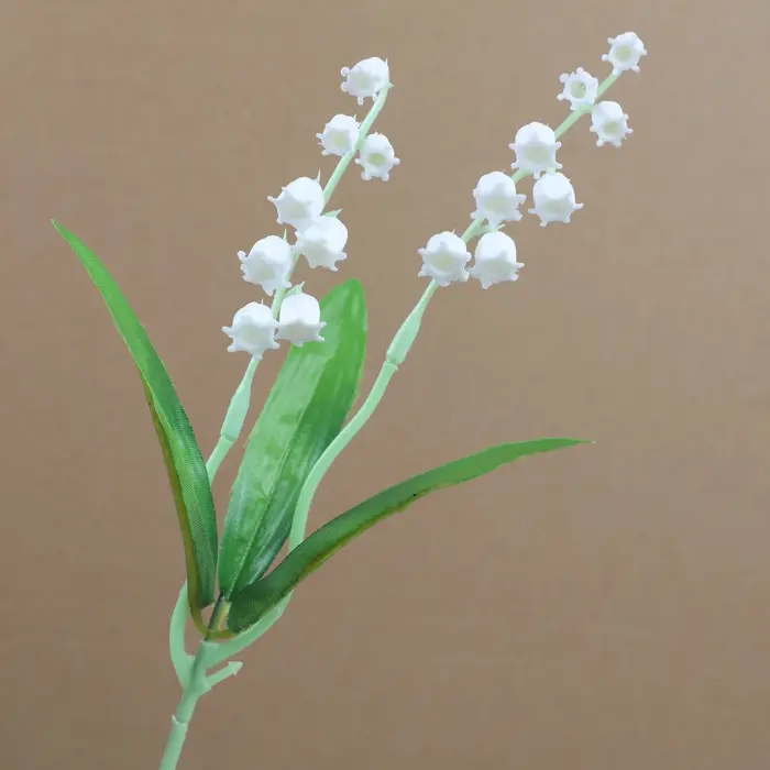 Bouquet de fleurs artificielles en forme de cloche