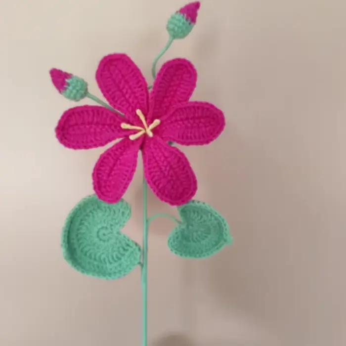 Une fleur tissée à la main