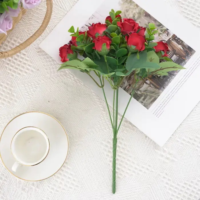 Vase de fleurs artificielles pour la décoration intérieure