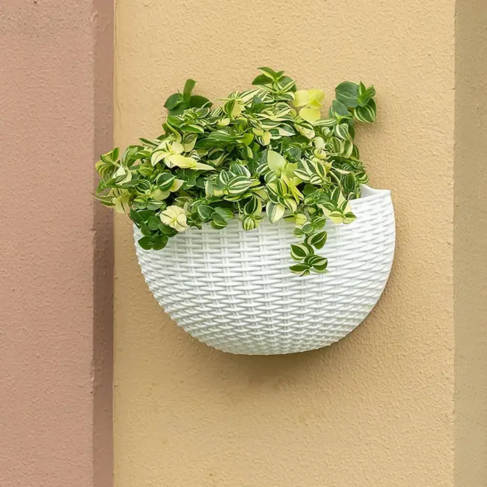 Pot de fleurs mural demi-rond