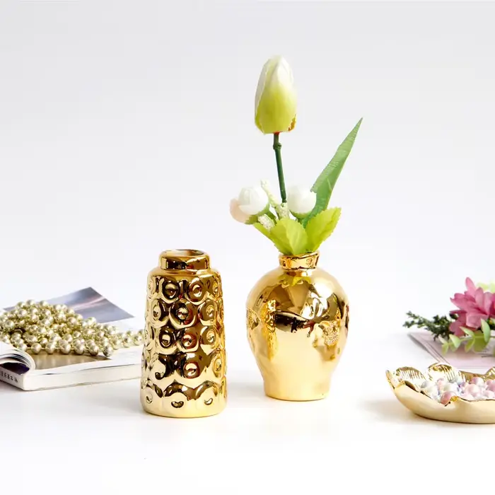Petit Vase en céramique gaufrée de style européen doré avec motifs floraux – Porte-fleurs de bureau et ornement de décoration européenne pour la maison