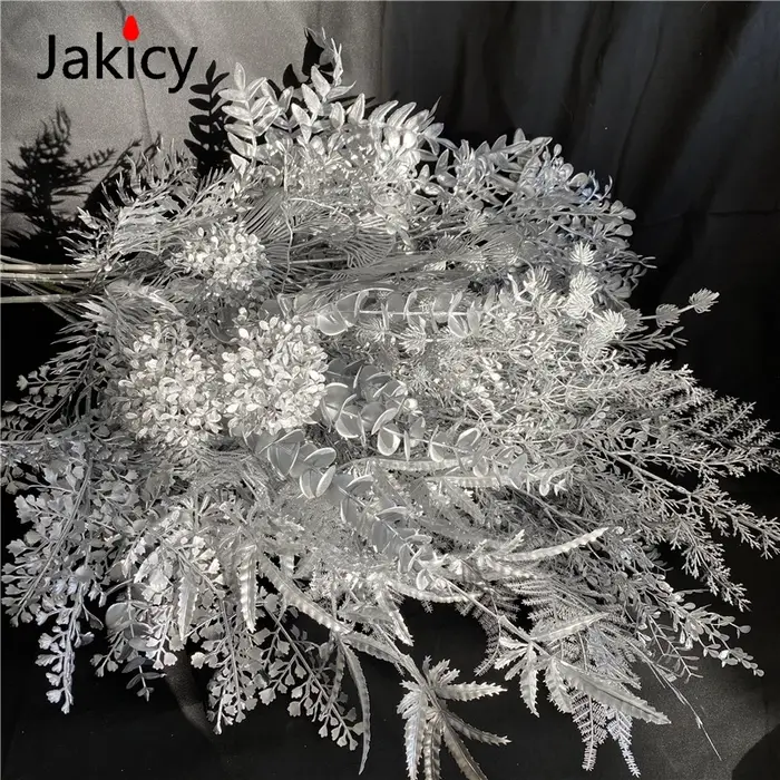 Série argent fleurs feuilles scène de mariage fête rangée