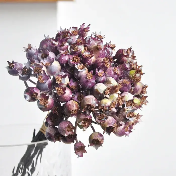 Bouquet de baies artificielles attachées à la main