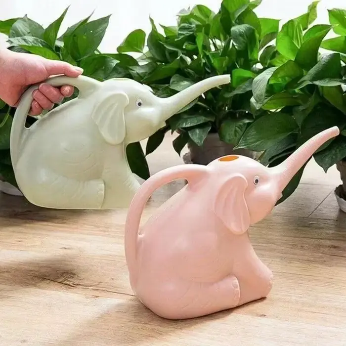 Arrosoir en plastique mignon en forme d'éléphant pour plantes