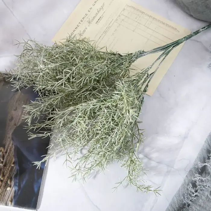 Plantes artificielles réalistes de romarin