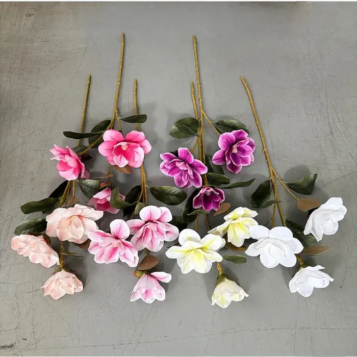 4/5 pièces de fleurs artificielles en film
