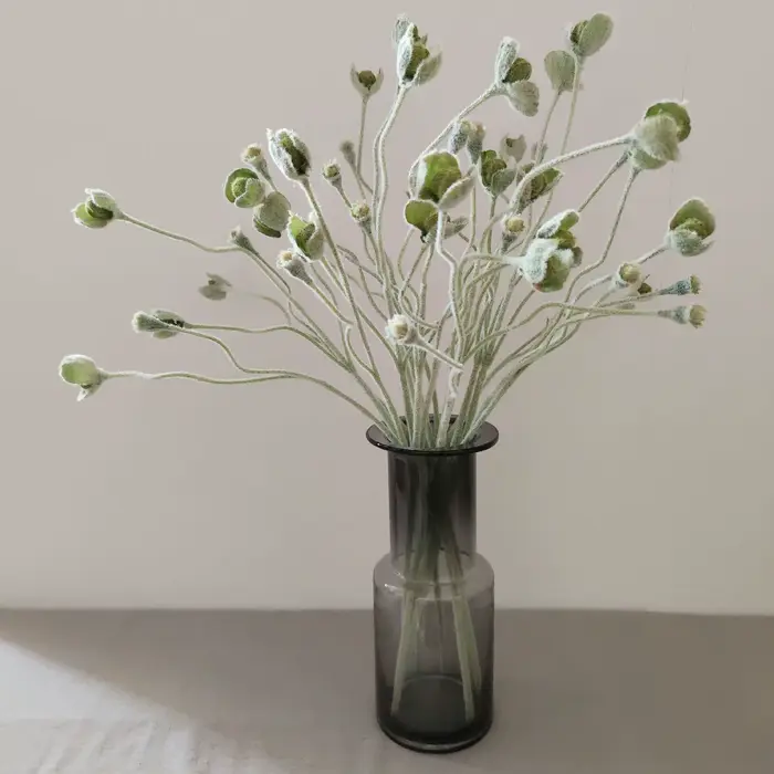 Branche de plantes vertes artificielles