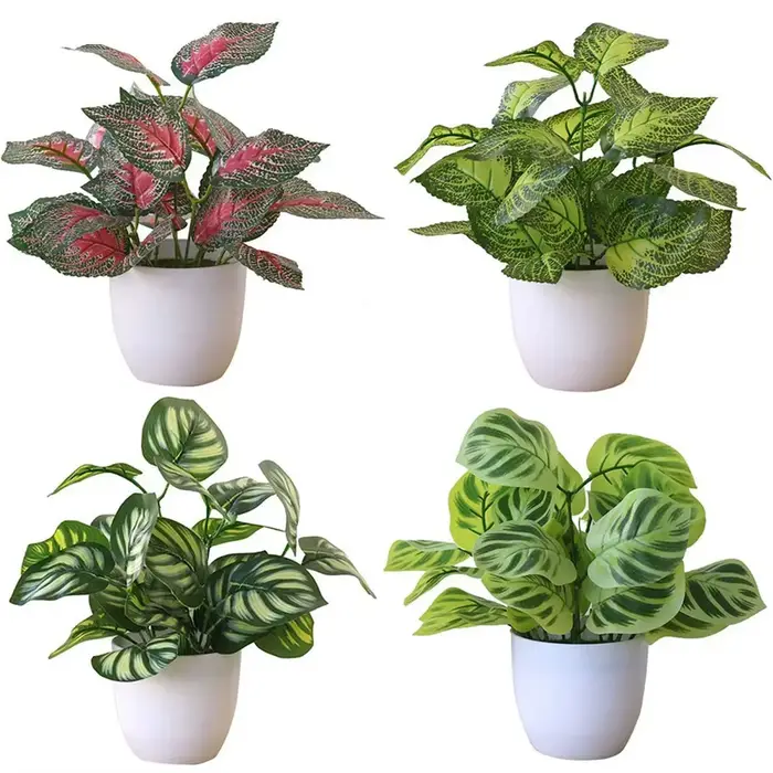 Pot de plantes à feuillage artificiel