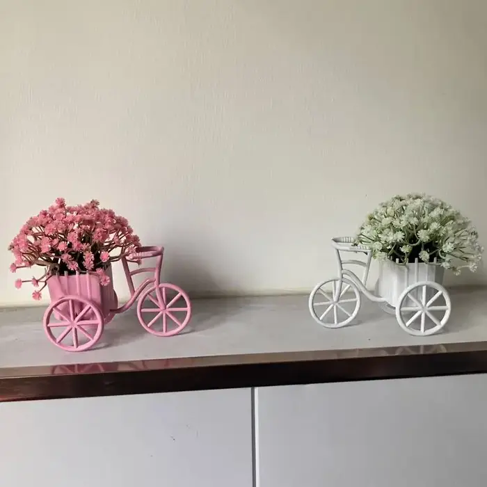 Panier de fleurs de vélo de style moderne de luxe léger avec de belles