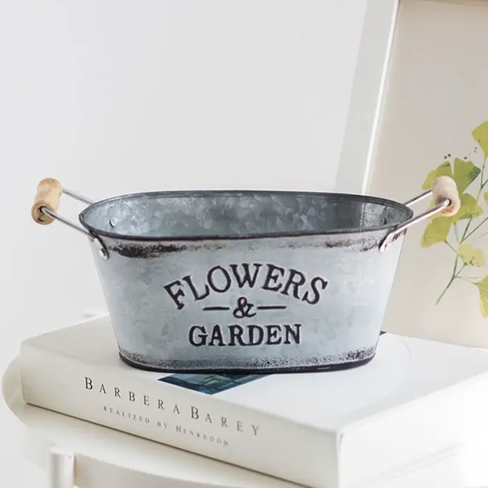 Pot de fleurs ovale en fer rustique