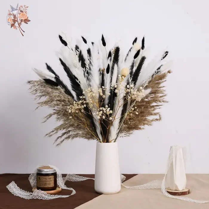 Bouquet de fleurs séchées neutres noir et blanc