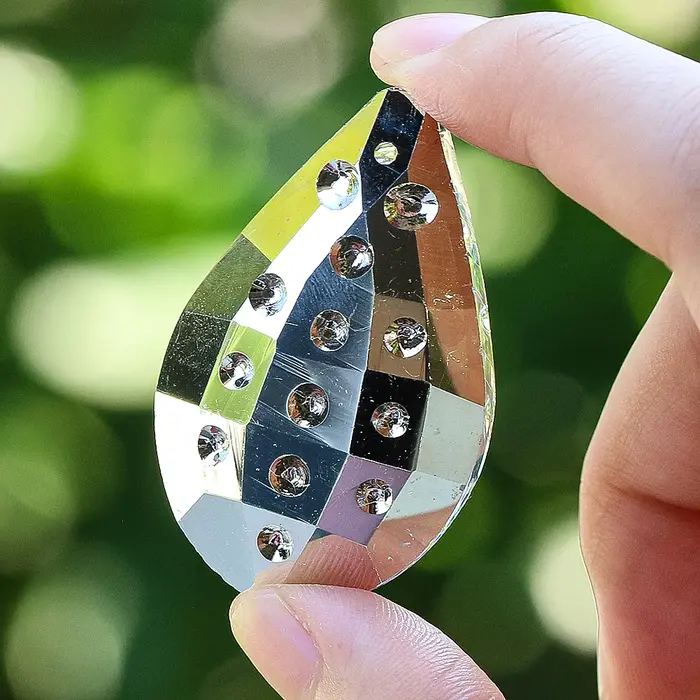 Pendentif en cristal de loquat en forme de larme colorée