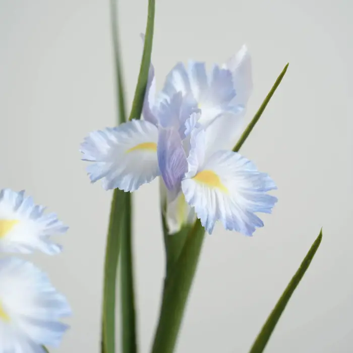 Arrangement de fleurs en tissu de fleurs d'iris artificielles